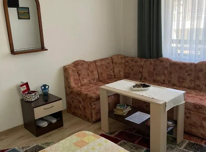 Liliya Semesterbostad *