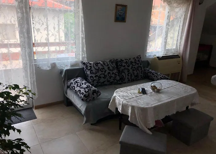 Semesterbostad Liliya *