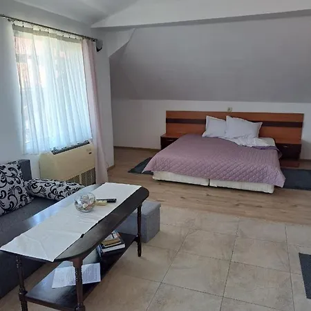 Nyaraló Liliya *